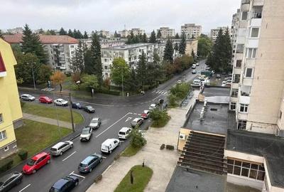 Apartament cu 3 camere decomandat în Simeria - 3