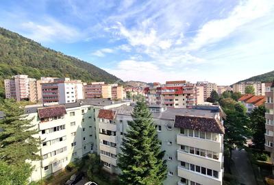 Apartament cu 4 camere decomandat în Răcădău