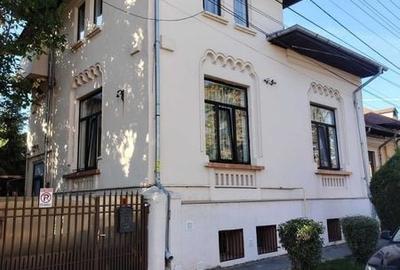 Casă cu 4 camere cu Teren 210 Mp în Central