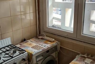 Garsonieră semidecomandată în Apărătorii Patriei