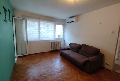 Apartament cu 3 camere semidecomandat în Bucureștii Noi