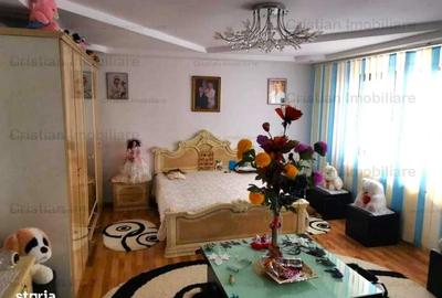 Casă cu 4 camere în Lacu Dulce