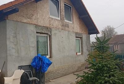 Casă cu Teren 2550 Mp în Micloșoara