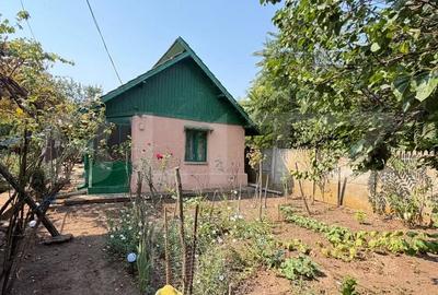 Casă cu 3 camere cu Teren 1700 Mp în Central