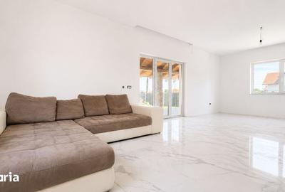 Casă cu 4 camere cu Teren 528 Mp în Sânmihaiu Român - 9