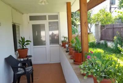 Casă cu 2 camere cu Teren 1800 Mp în Central - 2