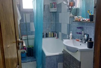 Apartament cu 3 camere decomandat în Dâmbovița - 1