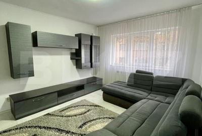 Apartament cu 3 camere semidecomandat în George Enescu