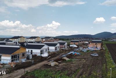 Casă cu 4 camere în Sânpetru