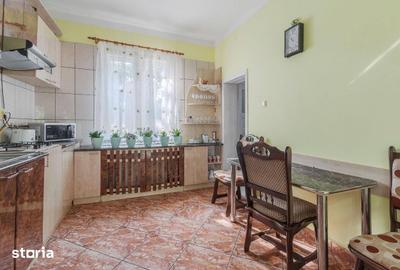 Casă cu 7 camere cu Teren 1230 Mp în Borș - 14