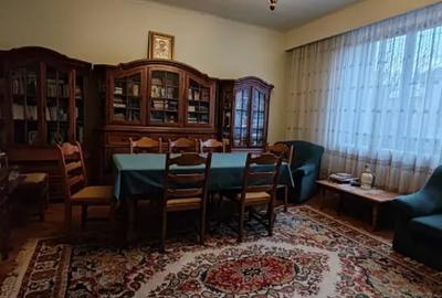 Casă cu 3 camere cu Teren 327 Mp în Central