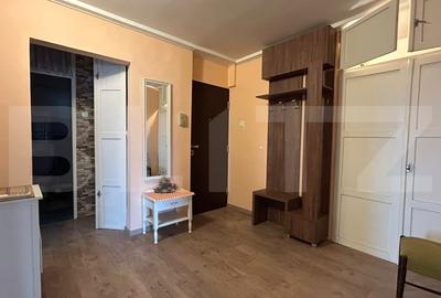 Apartament cu 4 camere semidecomandat, mobilat în Rogerius