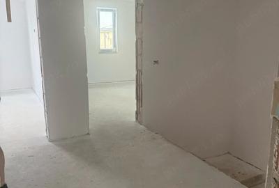 Casă cu 3 camere cu Teren 370 Mp în Central - 1