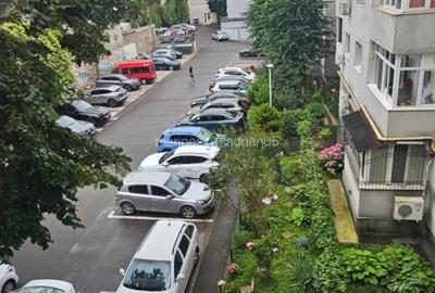 Apartament cu 4 camere în Crângași