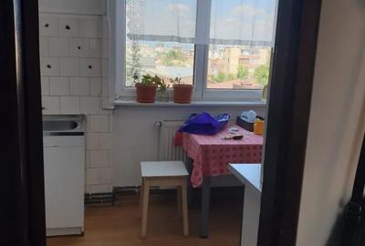 Apartament cu 2 camere decomandat în Tractorul