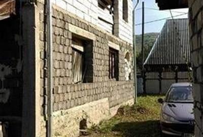 Casă cu 8 camere cu Teren 706 Mp în Ieud - 3