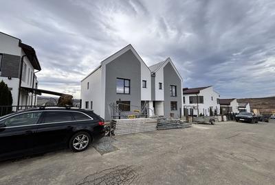 Duplex cu 4 camere cu Canalizare în Borhanci - 2