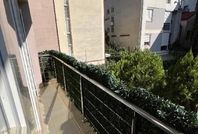 Apartament cu 3 camere semidecomandat în Unirii
