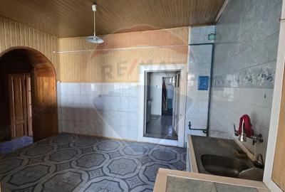Casă cu 5 camere cu Teren 322 Mp în Central