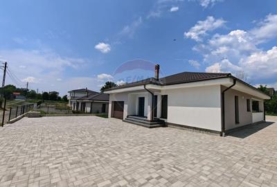 Casă cu 6 camere cu Teren 892 Mp în Est - 18