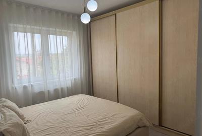 Apartament cu 3 camere semidecomandat în Central