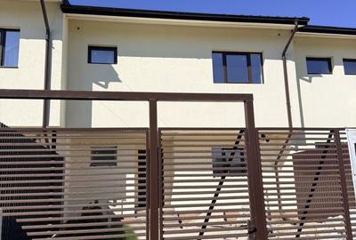 Casă cu 4 camere cu Teren 159 Mp în Domnești - 1