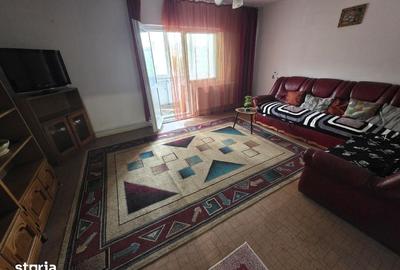 Apartament cu 3 camere în Tractorul
