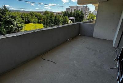 Apartament cu 3 camere semidecomandat în Ostroveni - 2