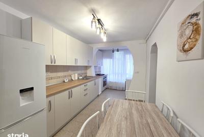 Apartament cu 3 camere decomandat în Tractorul - 2