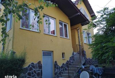 Casă cu 4 camere cu Teren 248 Mp în Șoimuș