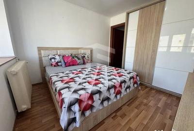 Apartament cu 3 camere semidecomandat în Tei