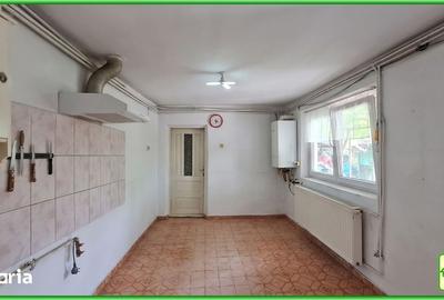 Casă cu 3 camere cu Teren 300 Mp în Central
