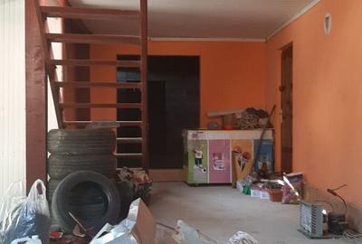 Casă individuală cu 9 camere cu Canalizare în Central - 3