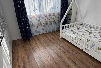 Apartament cu 3 camere semidecomandat în Florești