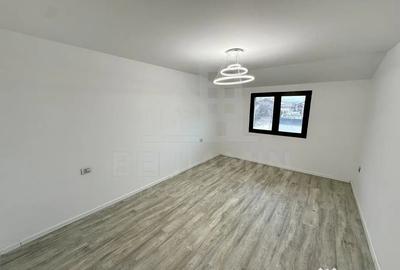 Casă cu 4 camere cu Teren 500 Mp în Malu Mare