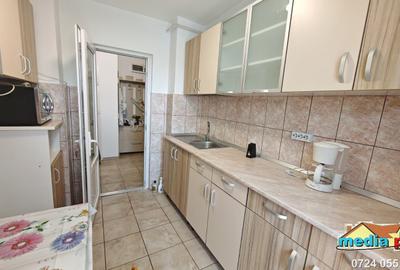Apartament cu 3 camere decomandat în Micro 17
