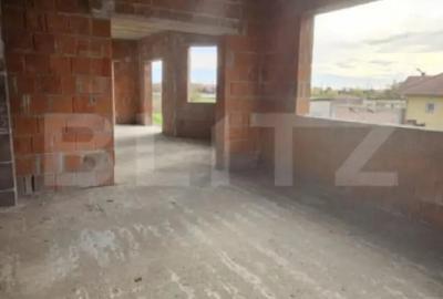 Casă cu 7 camere cu Teren 2703 Mp în Halmeu - 6