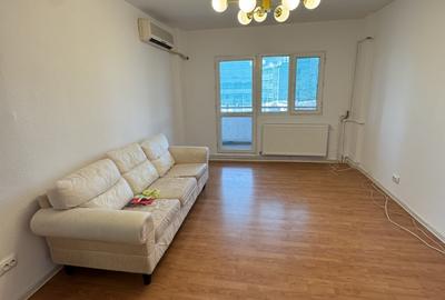 Apartament cu 3 camere decomandat în Democrației