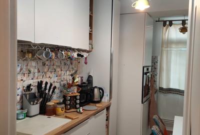Apartament cu 3 camere semidecomandat în Țiglina 2