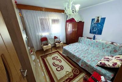 Apartament cu 3 camere decomandat în E3