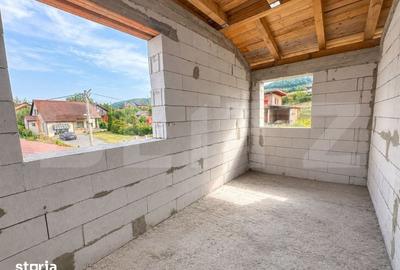 Casă cu 5 camere cu Teren 600 Mp în Vețel