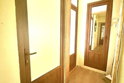 Apartament cu 4 camere decomandat în Radu Negru