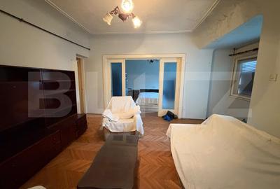 Apartament cu 4 camere decomandat, mobilat în Central