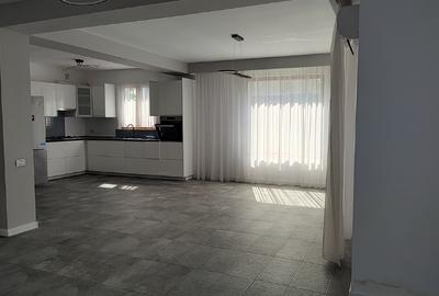 Duplex cu 5 camere cu Teren 300 Mp în Central