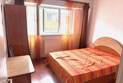 Apartament cu 3 camere semidecomandat, mobilat în Micro 3 - 2