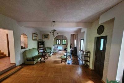 Casă cu 6 camere cu Teren 2182 Mp în Calea Moroieni - 2