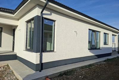 Casă cu 3 camere cu Teren 500 Mp în Sântandrei