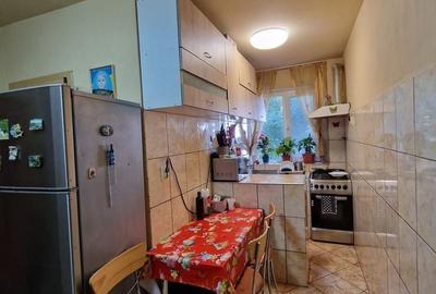 Apartament cu 3 camere semidecomandat în Șagului
