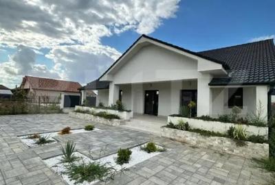 Casă cu 7 camere cu Teren 488 Mp în Seleuș - 1
