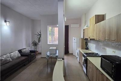 Apartament cu 3 camere decomandat, mobilat în Delfinariu